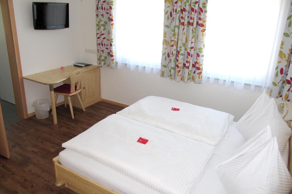 Haus Ofner Am Kreischberg Panzió Sankt Georgen ob Murau Szoba fotó
